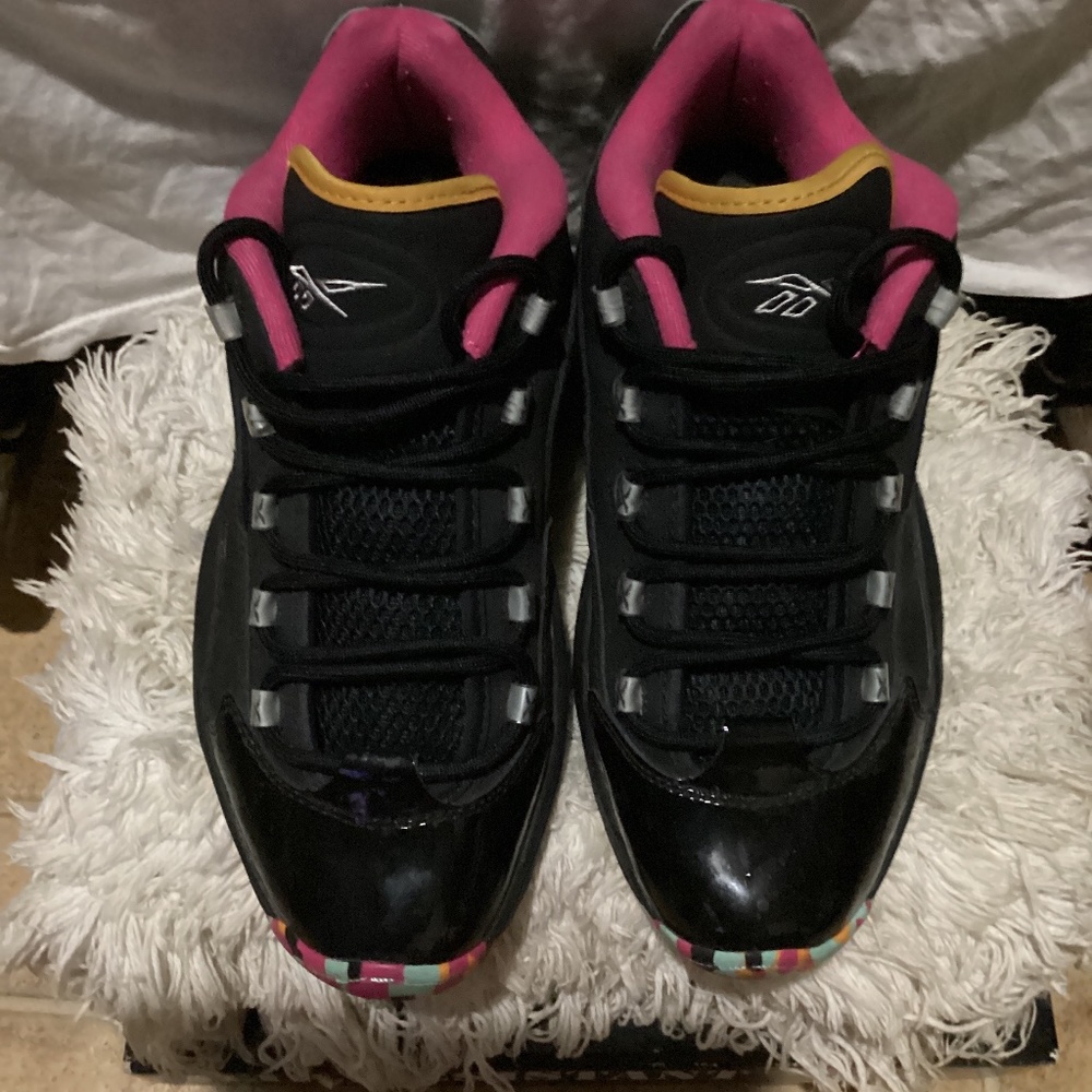 Men’s Reebok Question Low Alive w/ color GX1437 size10-5 Black w/multicolor sole